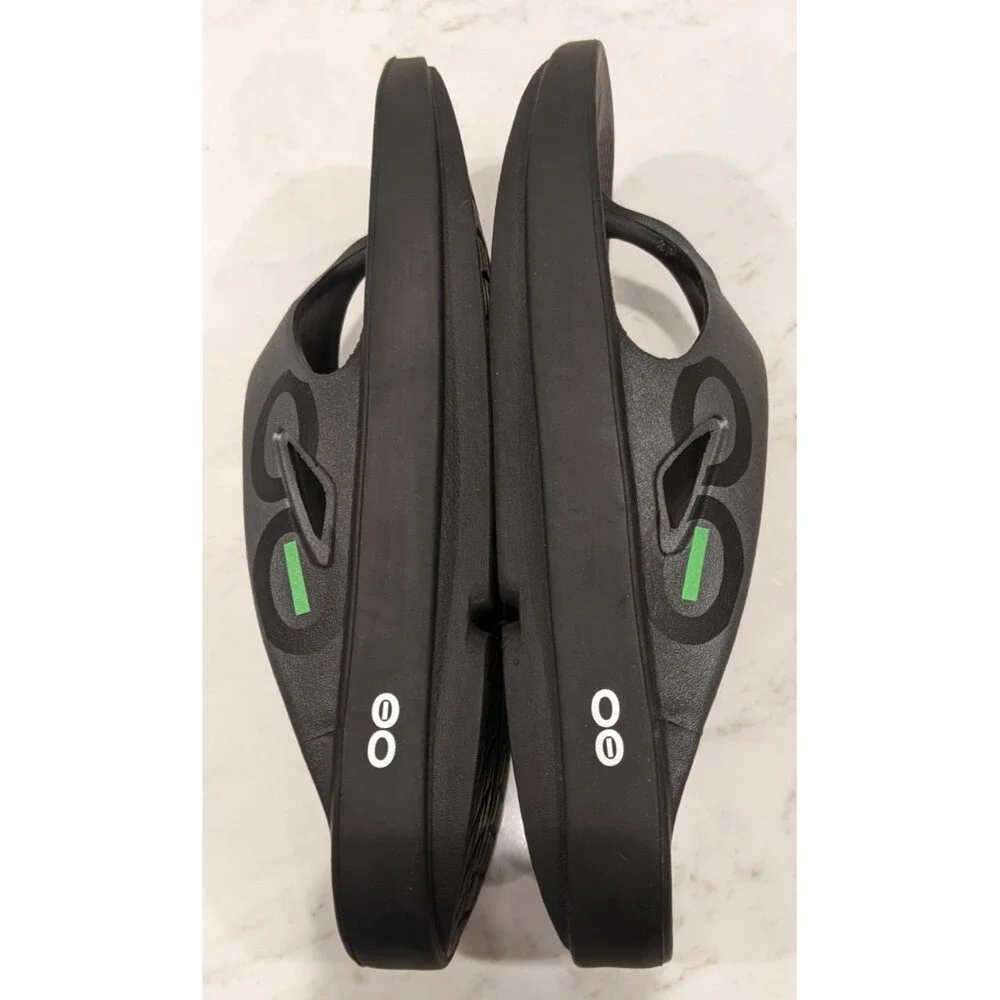 Unisex OOFOS OOriginal Sport Logo Thong Sandals in Graphite M-10/ W-12